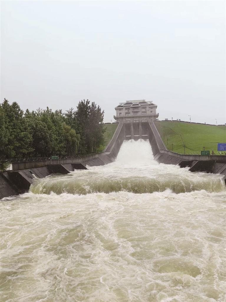 宜兴横山水库 · 横山水库开闸泄洪，宜兴第一时间组 宜兴实景照片
