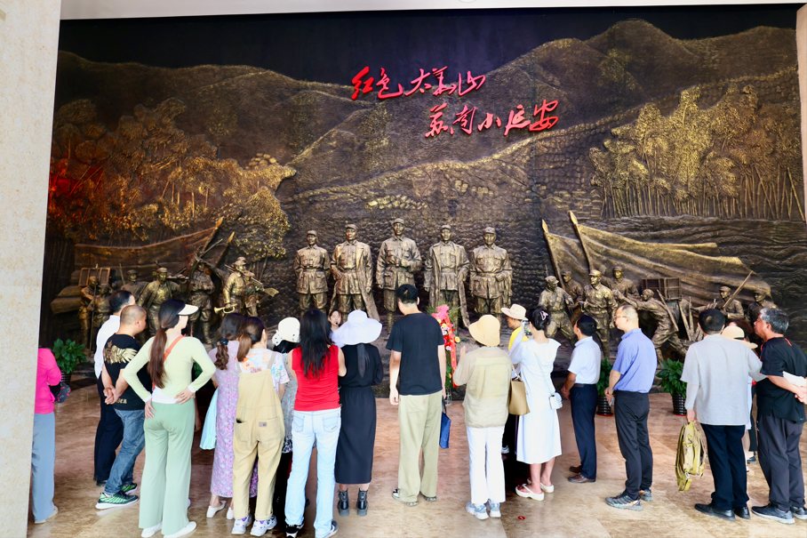 宜兴太华山 · “品宜兴”自媒体联合思远爱心书社 宜兴实景照片