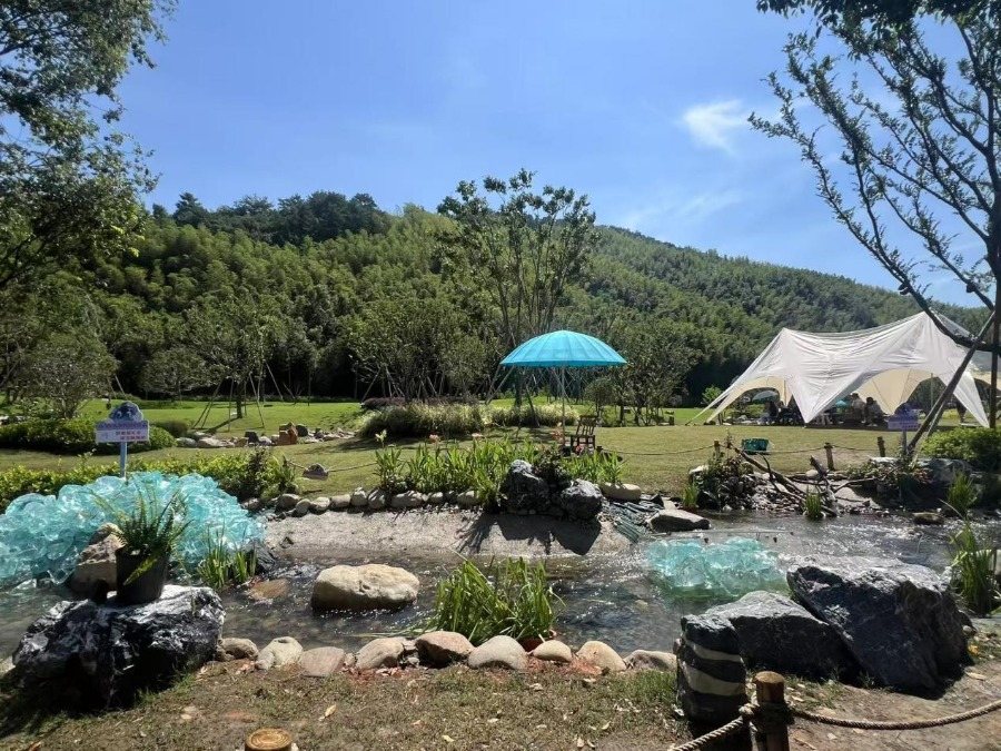 窑湖小镇小火车 · 宜兴窑湖小镇暑期出圈 千年窑火撬 宜兴实景照片