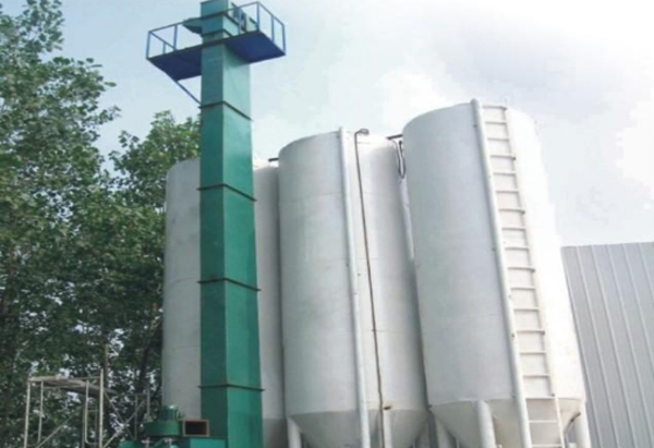 鬥式(shi)提升機工(gong)作中